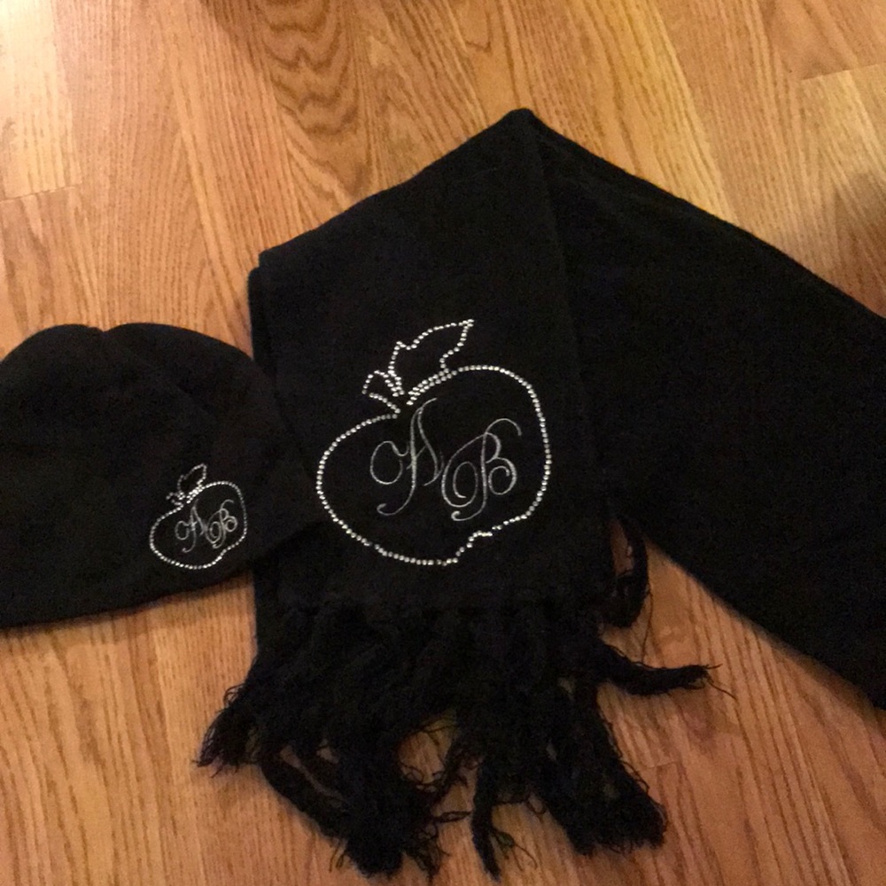 Apple bottom hat and scarf